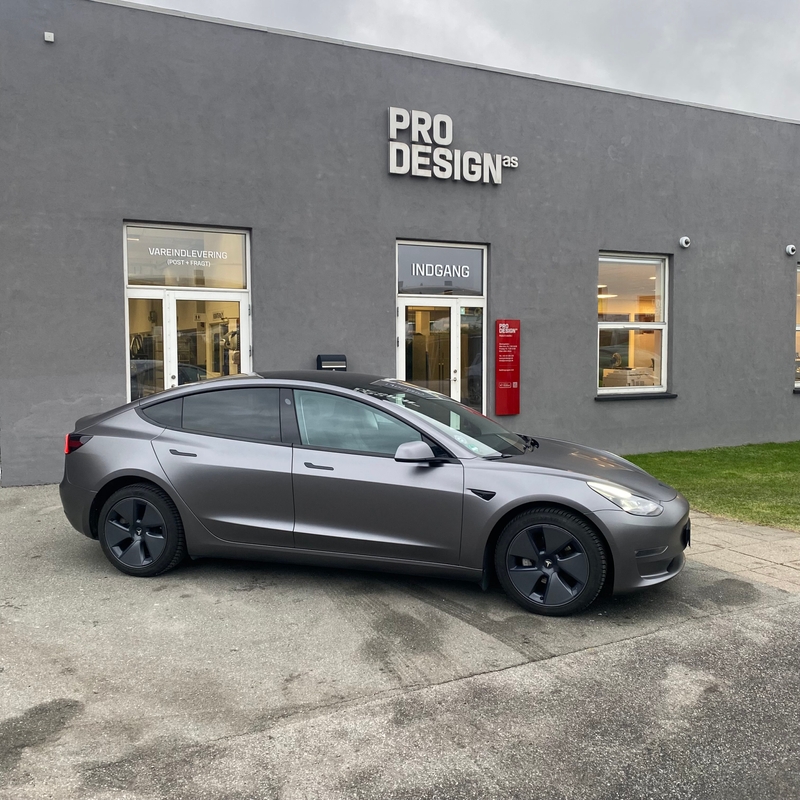 Indpakning af Tesla 3_3M 2080 Satin Dark Grey_Prodesign